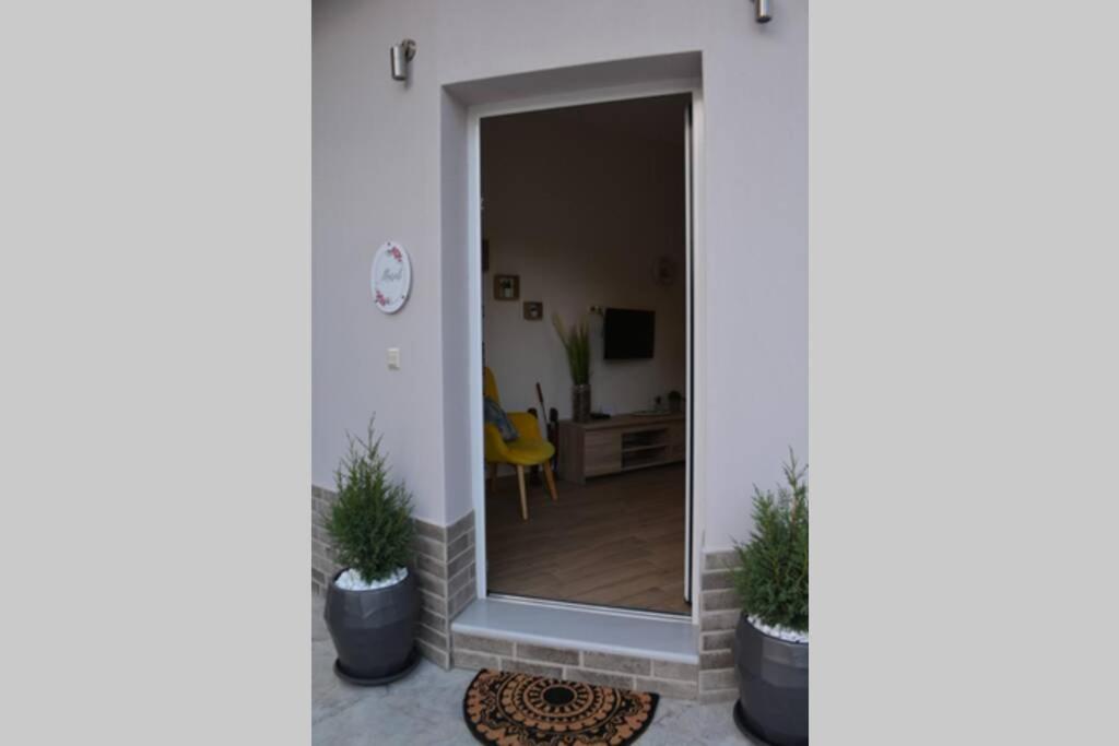 Marieli Apartment ぺラマ エクステリア 写真