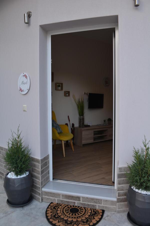 Marieli Apartment ぺラマ エクステリア 写真